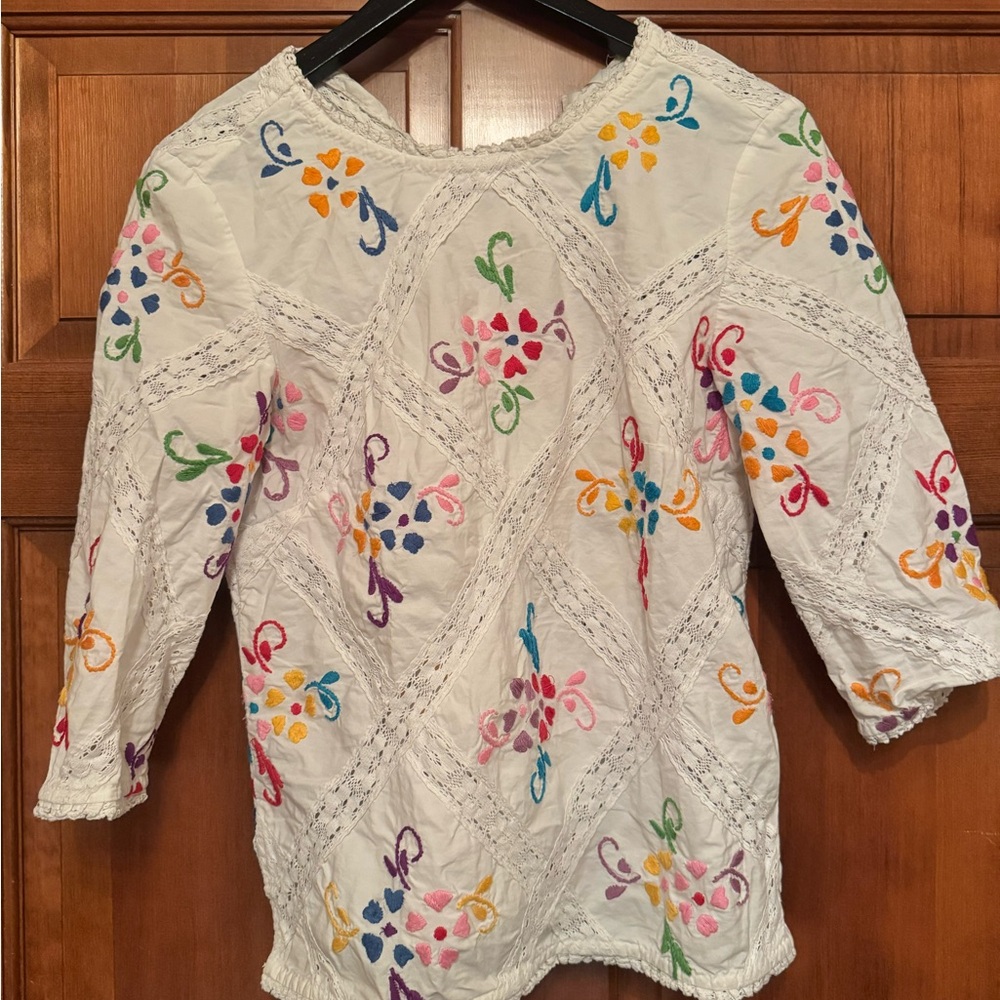 intropia. Cream Crochet Lace Peasant Top with Subtle Purple Accent size 38